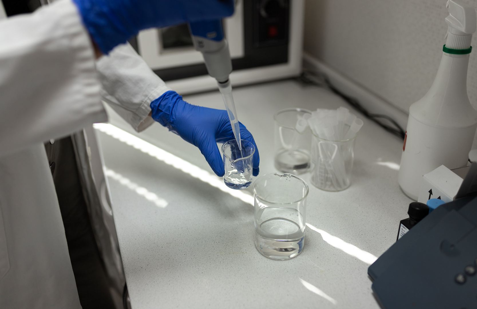 kvaliteta vode Aquaviva – kontrola kvalitete vode u laboratoriju